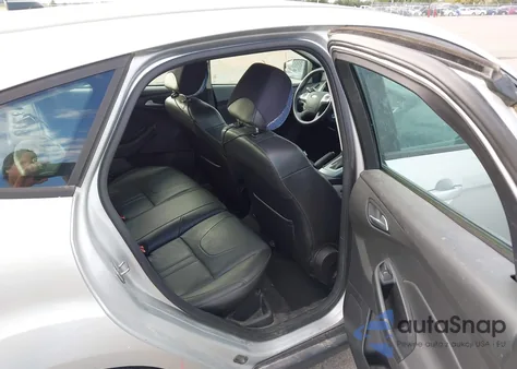 2014 Ford Focus Se z USA, uszkodzony, nr VIN 1FADP3K2XEL319298